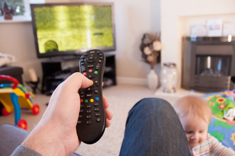 thinkstockphotos-dad-tv-remote-control-baby-foxtel-subscription