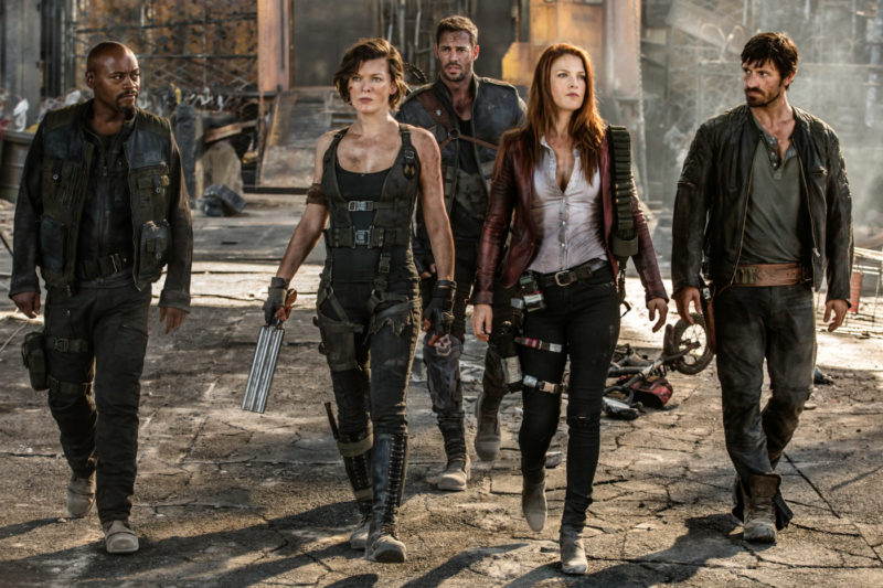 Milla Jovovich, Ali Larter, Fraser James, William Levy, and Eoin Macken in Resident Evil: The Final Chapter (2016)