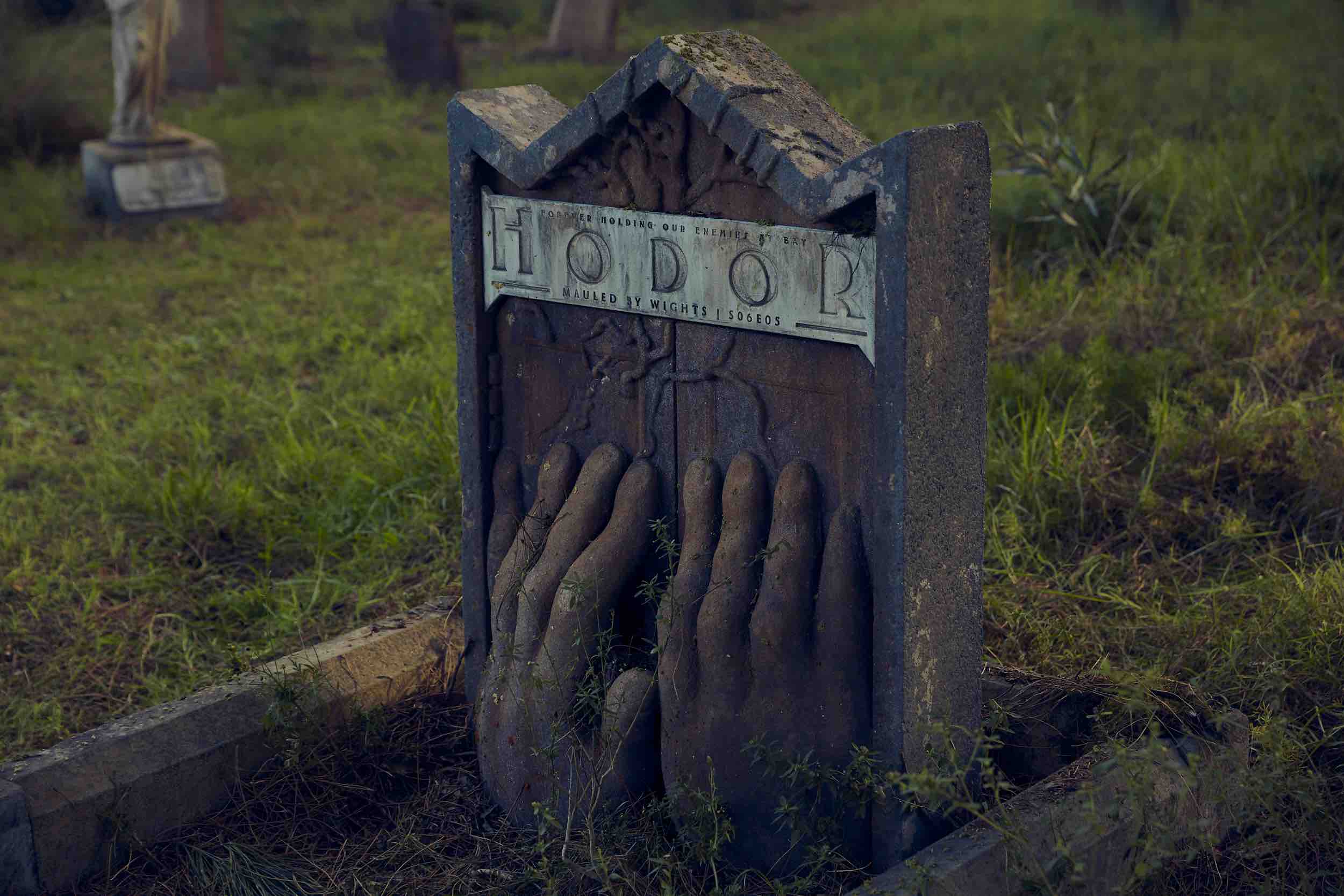 Играть похоронить. Могила (the Grave) 2020. Необычные кладбища. Надгробие. Игровое кладбище.