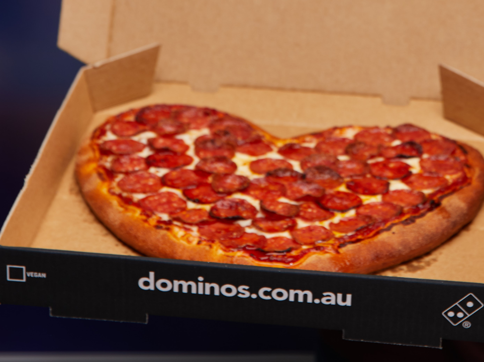 Dominos Pizza Christmas Eve 2022 Hours Domino's Gives Away Pizza Parties To Couples Who Have Postponed Their  Weddings
