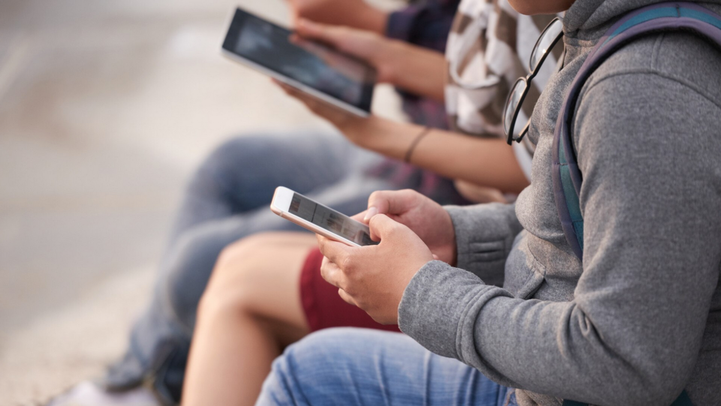 France to implement social media ban as addiction trial kicks off